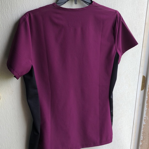 Scrub tops and bottoms - Picture 6 of 15